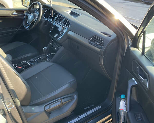 Сірий Фольксваген Тігуан, об'ємом двигуна 1.98 л та пробігом 81 тис. км за 25000 $, фото 7 на Automoto.ua