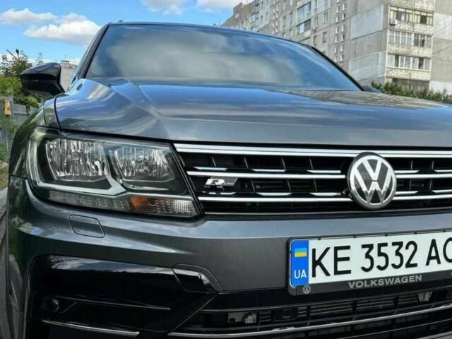 Серый Фольксваген Тигуан, объемом двигателя 2 л и пробегом 99 тыс. км за 23400 $, фото 1 на Automoto.ua