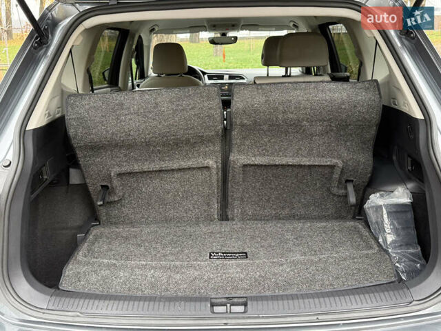 Сірий Фольксваген Тігуан, об'ємом двигуна 2 л та пробігом 212 тис. км за 16900 $, фото 55 на Automoto.ua