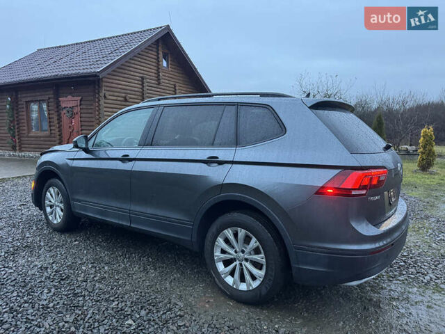 Серый Фольксваген Тигуан, объемом двигателя 0 л и пробегом 23 тыс. км за 11500 $, фото 2 на Automoto.ua