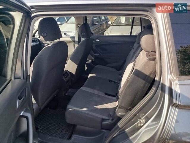 Сірий Фольксваген Тігуан, об'ємом двигуна 1.98 л та пробігом 86 тис. км за 17999 $, фото 2 на Automoto.ua