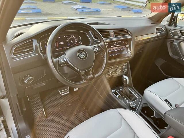 Сірий Фольксваген Тігуан, об'ємом двигуна 1.98 л та пробігом 118 тис. км за 28000 $, фото 19 на Automoto.ua