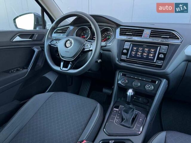 Серый Фольксваген Тигуан, объемом двигателя 2 л и пробегом 53 тыс. км за 18900 $, фото 19 на Automoto.ua