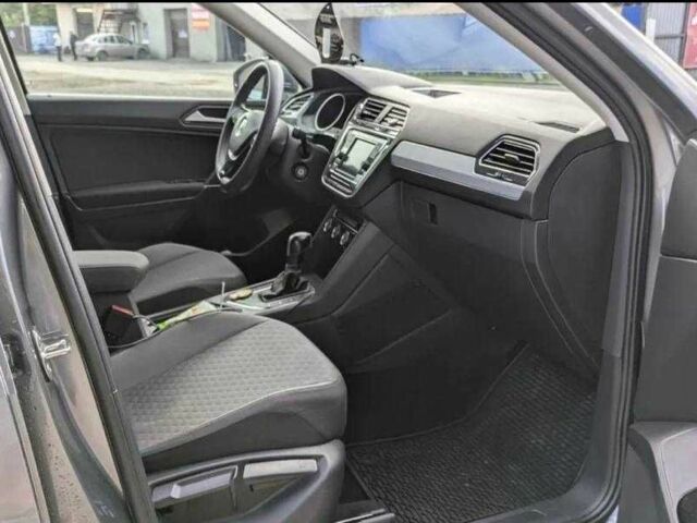 Серый Фольксваген Тигуан, объемом двигателя 2 л и пробегом 98 тыс. км за 9800 $, фото 11 на Automoto.ua