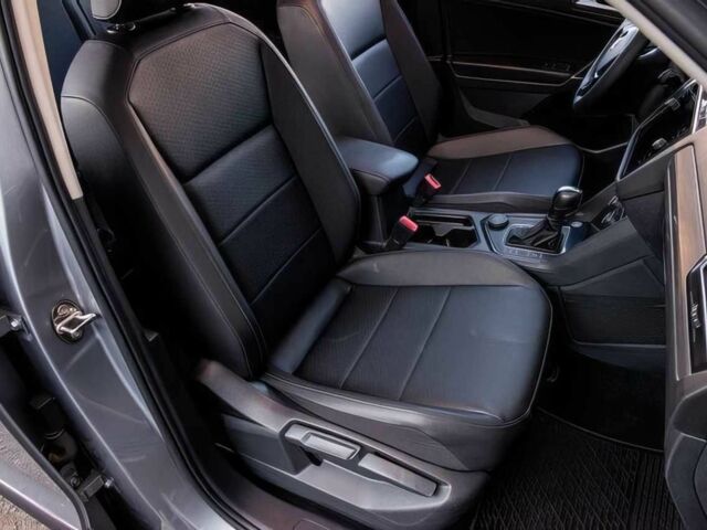 Сірий Фольксваген Тігуан, об'ємом двигуна 2 л та пробігом 46 тис. км за 9000 $, фото 8 на Automoto.ua