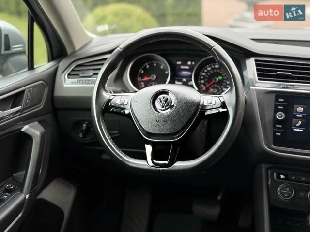 Сірий Фольксваген Тігуан, об'ємом двигуна 1.98 л та пробігом 173 тис. км за 16999 $, фото 71 на Automoto.ua
