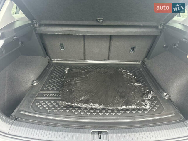 Серый Фольксваген Тигуан, объемом двигателя 1.97 л и пробегом 110 тыс. км за 24999 $, фото 84 на Automoto.ua