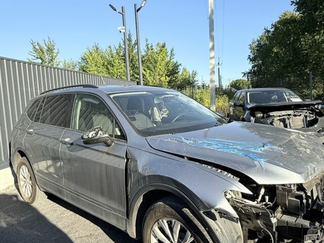 Сірий Фольксваген Тігуан, об'ємом двигуна 2 л та пробігом 84 тис. км за 15500 $, фото 5 на Automoto.ua