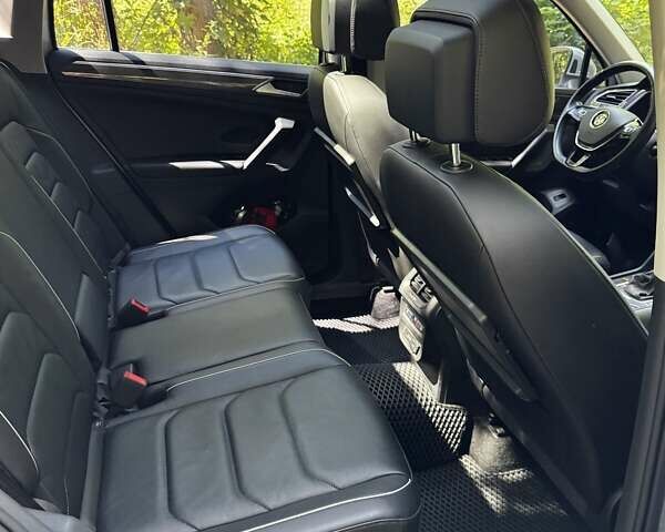 Серый Фольксваген Тигуан, объемом двигателя 1.98 л и пробегом 103 тыс. км за 31000 $, фото 36 на Automoto.ua