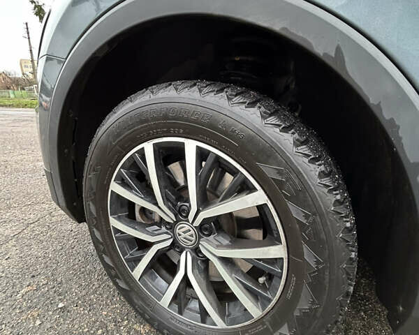 Сірий Фольксваген Тігуан, об'ємом двигуна 1.98 л та пробігом 128 тис. км за 18700 $, фото 11 на Automoto.ua