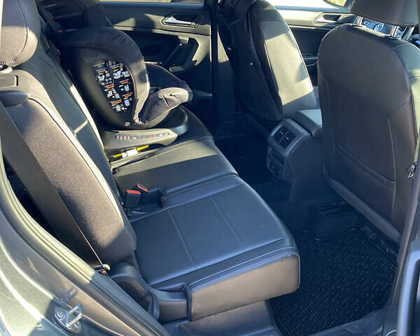 Сірий Фольксваген Тігуан, об'ємом двигуна 1.98 л та пробігом 81 тис. км за 25000 $, фото 11 на Automoto.ua