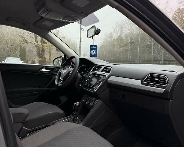 Сірий Фольксваген Тігуан, об'ємом двигуна 1.98 л та пробігом 87 тис. км за 16600 $, фото 7 на Automoto.ua