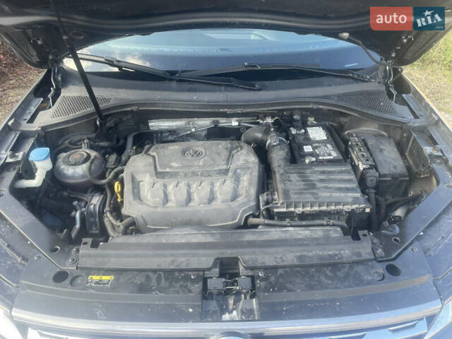 Сірий Фольксваген Тігуан, об'ємом двигуна 2 л та пробігом 104 тис. км за 14200 $, фото 12 на Automoto.ua