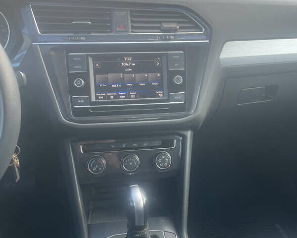 Сірий Фольксваген Тігуан, об'ємом двигуна 2 л та пробігом 104 тис. км за 14200 $, фото 13 на Automoto.ua