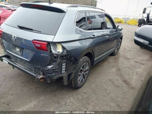 Серый Фольксваген Тигуан, объемом двигателя 2 л и пробегом 59 тыс. км за 4000 $, фото 3 на Automoto.ua