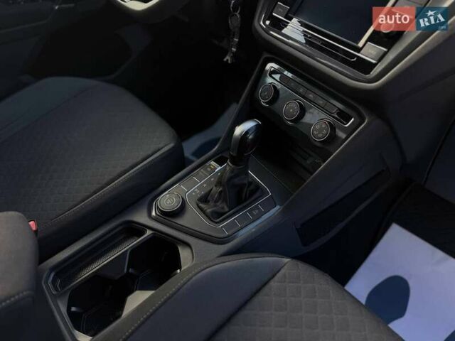 Серый Фольксваген Тигуан, объемом двигателя 1.98 л и пробегом 85 тыс. км за 19500 $, фото 21 на Automoto.ua