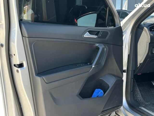 Серый Фольксваген Тигуан, объемом двигателя 2 л и пробегом 135 тыс. км за 23690 $, фото 14 на Automoto.ua