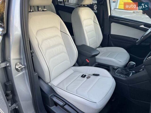 Сірий Фольксваген Тігуан, об'ємом двигуна 1.98 л та пробігом 118 тис. км за 28000 $, фото 7 на Automoto.ua