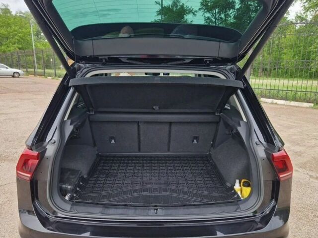 Серый Фольксваген Тигуан, объемом двигателя 2 л и пробегом 97 тыс. км за 11000 $, фото 12 на Automoto.ua