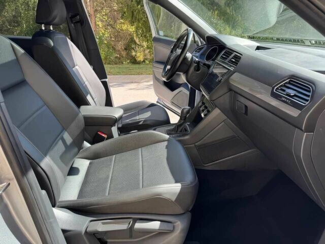 Серый Фольксваген Тигуан, объемом двигателя 2 л и пробегом 40 тыс. км за 10000 $, фото 9 на Automoto.ua