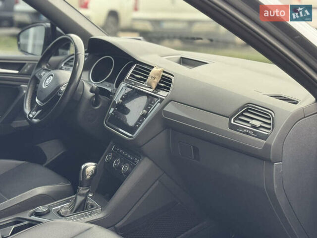 Серый Фольксваген Тигуан, объемом двигателя 1.98 л и пробегом 98 тыс. км за 24900 $, фото 6 на Automoto.ua