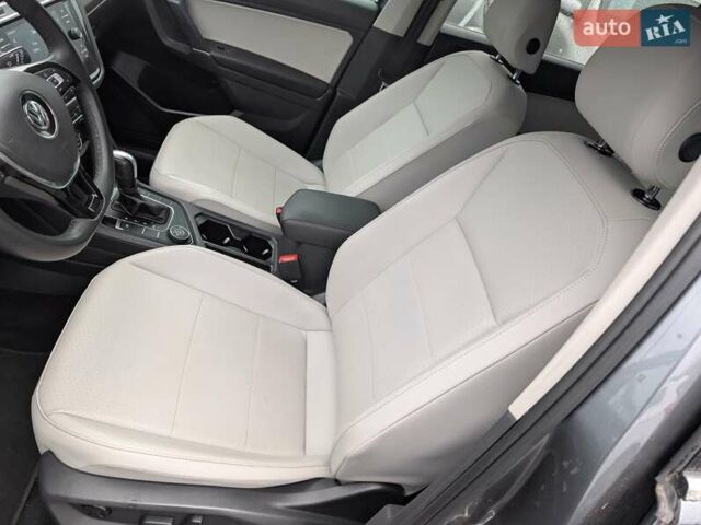 Серый Фольксваген Тигуан, объемом двигателя 1.98 л и пробегом 105 тыс. км за 17950 $, фото 31 на Automoto.ua