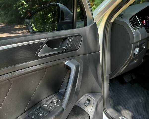 Серый Фольксваген Тигуан, объемом двигателя 1.98 л и пробегом 103 тыс. км за 31000 $, фото 37 на Automoto.ua