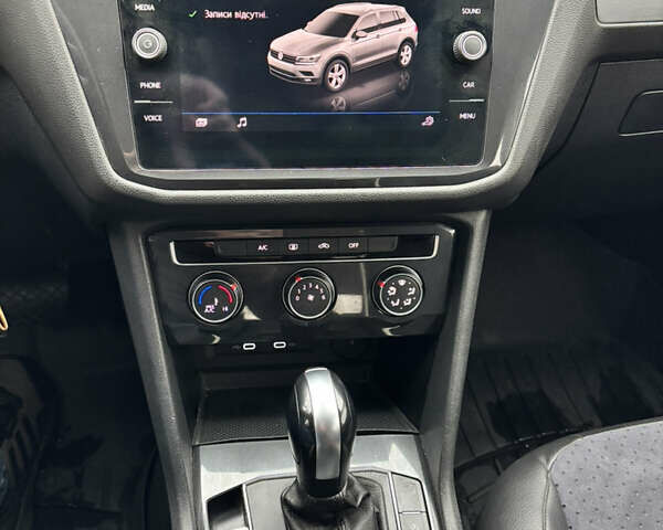 Серый Фольксваген Тигуан, объемом двигателя 2 л и пробегом 65 тыс. км за 18200 $, фото 22 на Automoto.ua