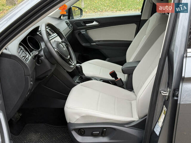 Сірий Фольксваген Тігуан, об'ємом двигуна 2 л та пробігом 212 тис. км за 16900 $, фото 31 на Automoto.ua