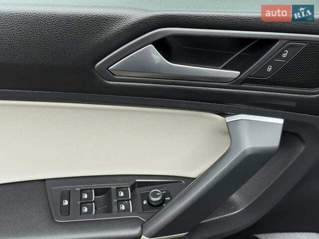 Сірий Фольксваген Тігуан, об'ємом двигуна 2 л та пробігом 212 тис. км за 16900 $, фото 29 на Automoto.ua