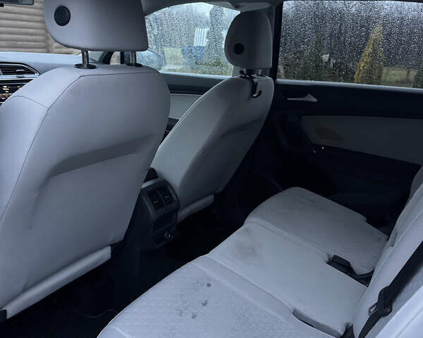 Серый Фольксваген Тигуан, объемом двигателя 0 л и пробегом 23 тыс. км за 11500 $, фото 14 на Automoto.ua