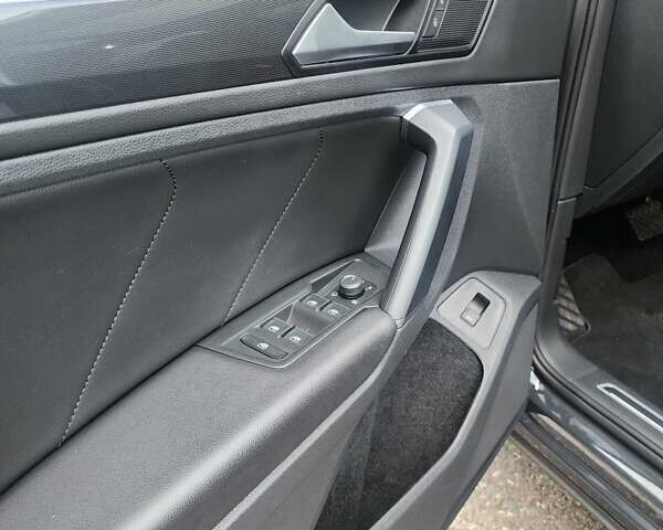 Фольксваген Тігуан 2020 у Києві на Automoto.ua Сірий Фольксваген Тігуан, об'ємом двигуна 1.98 л та пробігом 119 тис. км за 26700 $, фото 21 на Automoto.ua