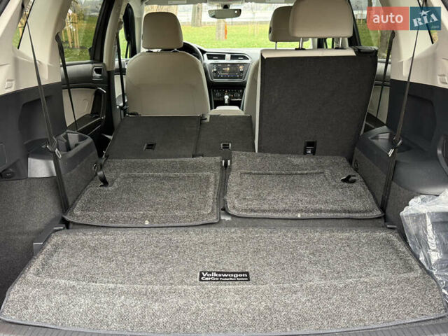 Сірий Фольксваген Тігуан, об'ємом двигуна 2 л та пробігом 212 тис. км за 16900 $, фото 53 на Automoto.ua