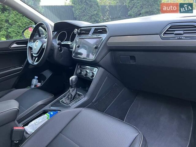 Серый Фольксваген Тигуан, объемом двигателя 1.98 л и пробегом 28 тыс. км за 17800 $, фото 53 на Automoto.ua