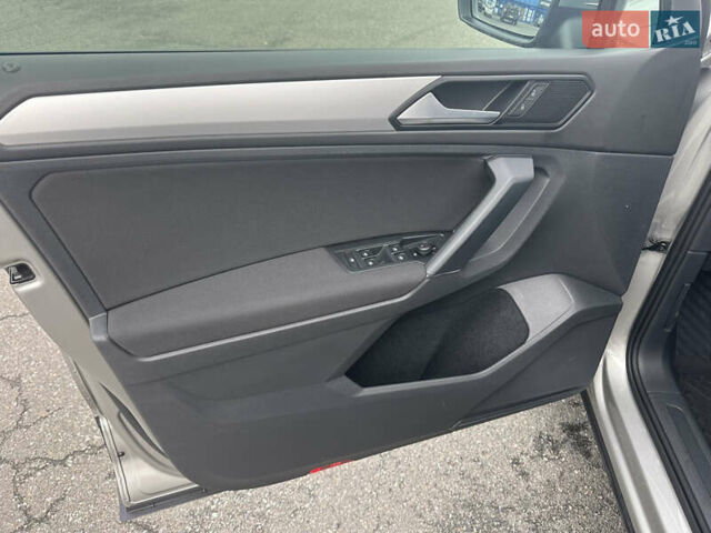 Серый Фольксваген Тигуан, объемом двигателя 1.97 л и пробегом 110 тыс. км за 24999 $, фото 86 на Automoto.ua