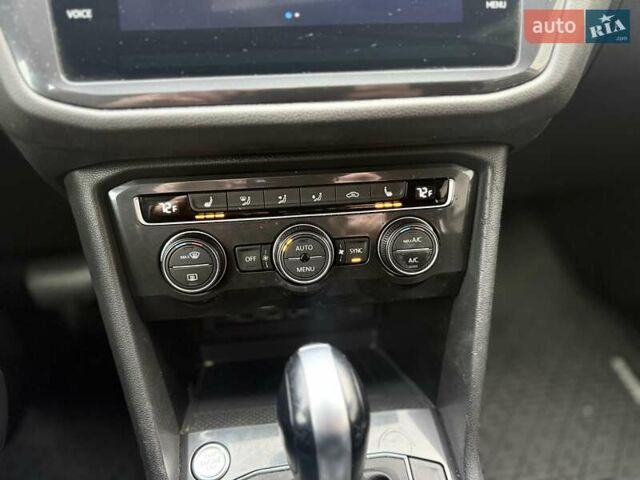 Сірий Фольксваген Тігуан, об'ємом двигуна 1.98 л та пробігом 173 тис. км за 16999 $, фото 49 на Automoto.ua