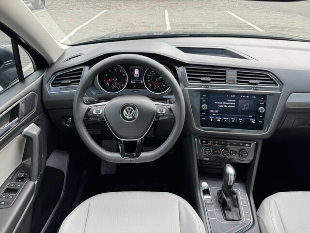 Серый Фольксваген Тигуан, объемом двигателя 2 л и пробегом 107 тыс. км за 19599 $, фото 18 на Automoto.ua