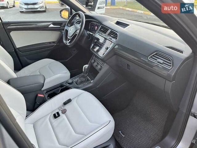 Сірий Фольксваген Тігуан, об'ємом двигуна 1.98 л та пробігом 118 тис. км за 28000 $, фото 113 на Automoto.ua