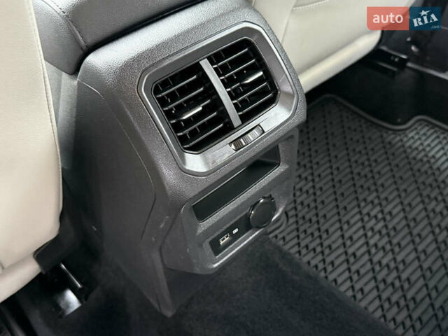 Сірий Фольксваген Тігуан, об'ємом двигуна 2 л та пробігом 212 тис. км за 16900 $, фото 49 на Automoto.ua