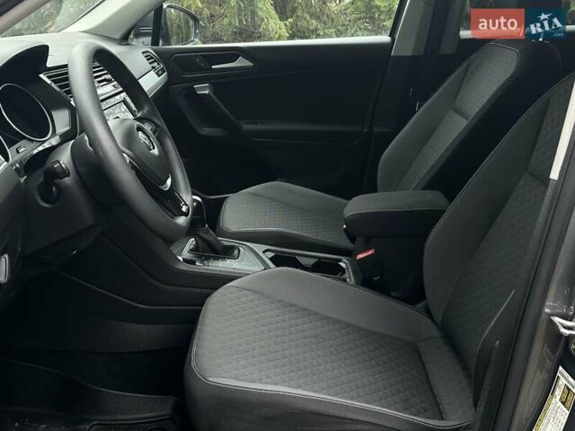 Серый Фольксваген Тигуан, объемом двигателя 2 л и пробегом 130 тыс. км за 19750 $, фото 22 на Automoto.ua