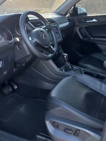 Сірий Фольксваген Тігуан, об'ємом двигуна 1.98 л та пробігом 210 тис. км за 17000 $, фото 3 на Automoto.ua