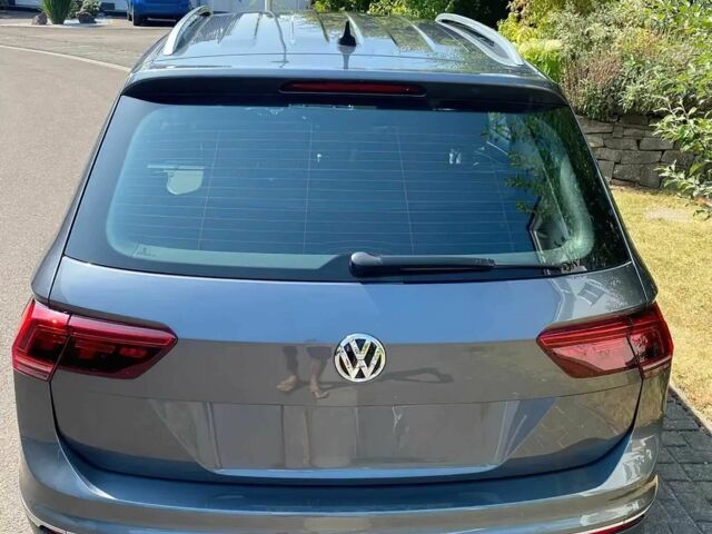 Сірий Фольксваген Тігуан, об'ємом двигуна 2 л та пробігом 33 тис. км за 18000 $, фото 4 на Automoto.ua