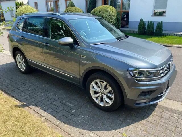 Сірий Фольксваген Тігуан, об'ємом двигуна 2 л та пробігом 33 тис. км за 18000 $, фото 2 на Automoto.ua