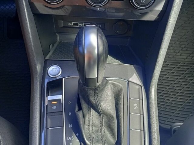 Серый Фольксваген Тигуан, объемом двигателя 2 л и пробегом 22 тыс. км за 19734 $, фото 7 на Automoto.ua