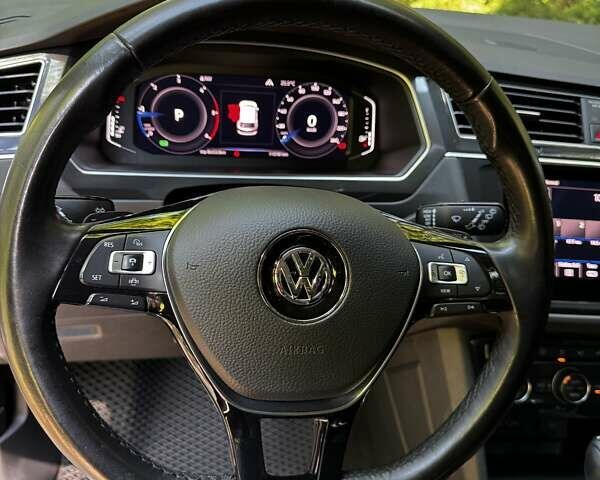 Серый Фольксваген Тигуан, объемом двигателя 1.98 л и пробегом 103 тыс. км за 31000 $, фото 39 на Automoto.ua