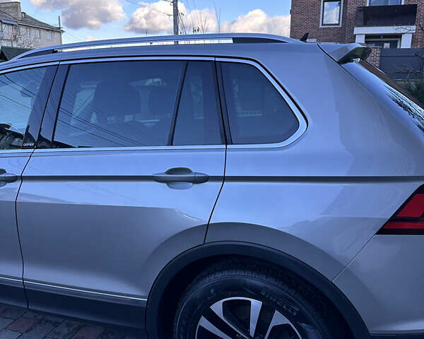 Серый Фольксваген Тигуан, объемом двигателя 1.97 л и пробегом 144 тыс. км за 26000 $, фото 6 на Automoto.ua