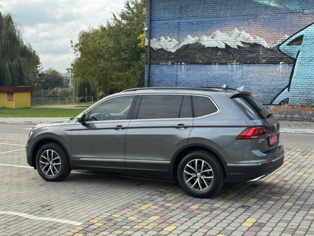 Серый Фольксваген Тигуан, объемом двигателя 2 л и пробегом 107 тыс. км за 19599 $, фото 5 на Automoto.ua