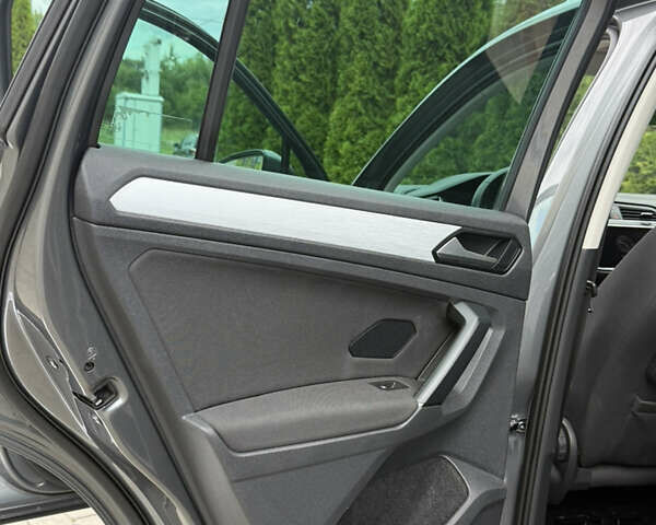 Сірий Фольксваген Тігуан, об'ємом двигуна 1.97 л та пробігом 250 тис. км за 25999 $, фото 50 на Automoto.ua