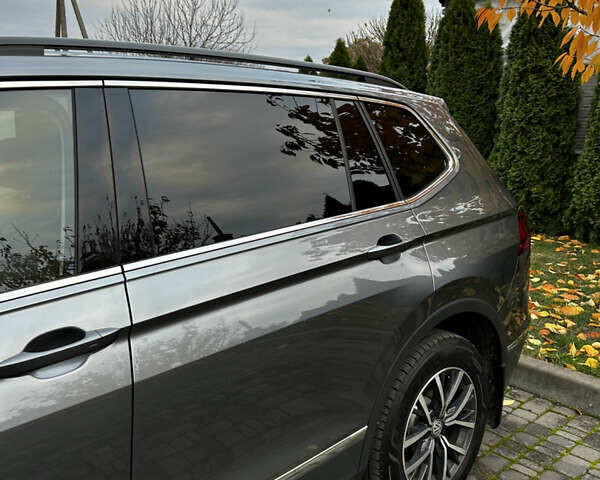 Сірий Фольксваген Тігуан, об'ємом двигуна 2 л та пробігом 98 тис. км за 22300 $, фото 4 на Automoto.ua