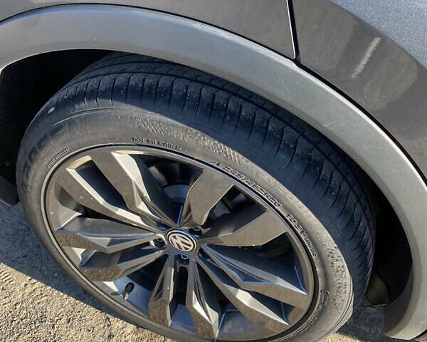 Сірий Фольксваген Тігуан, об'ємом двигуна 1.98 л та пробігом 81 тис. км за 25000 $, фото 20 на Automoto.ua